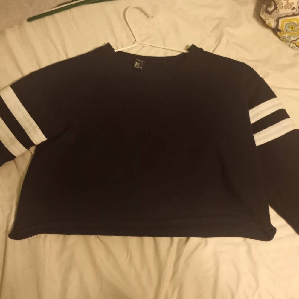 Forever 21 black cropped sweatshirt